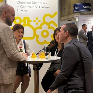 HSH Chemie colleagues engage with suppliers and partners at SEPAWA 2024, discussing chemical distribution and innovative formulations.